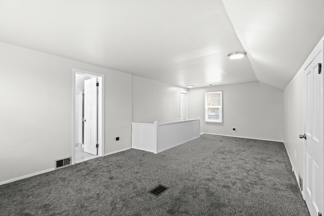 Building Photo - 5566 Haverhill St