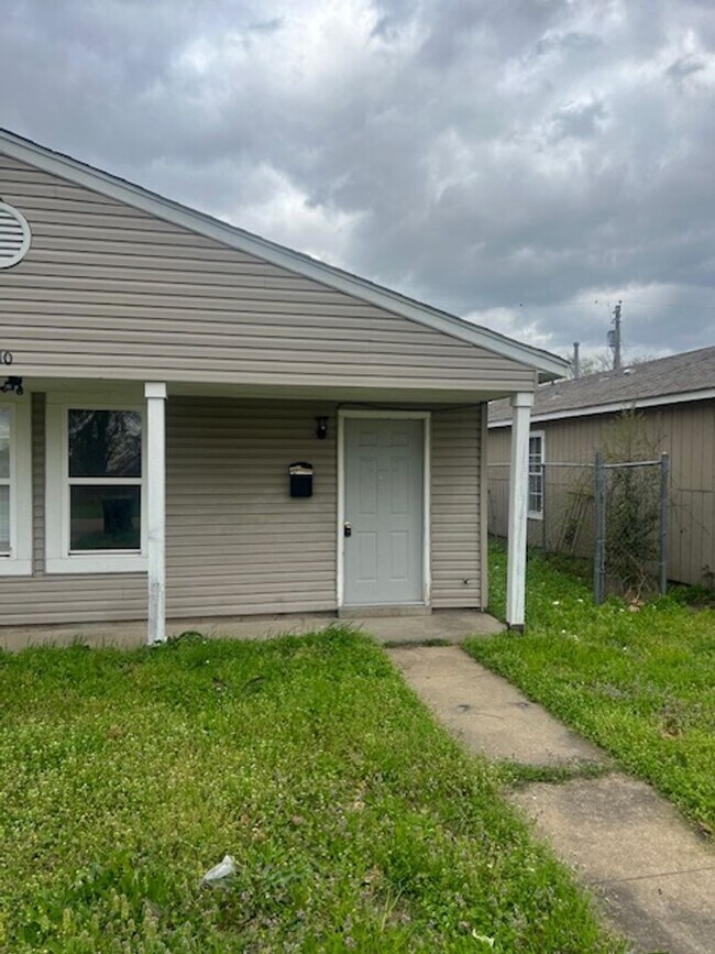 Building Photo - 310 Gannt St