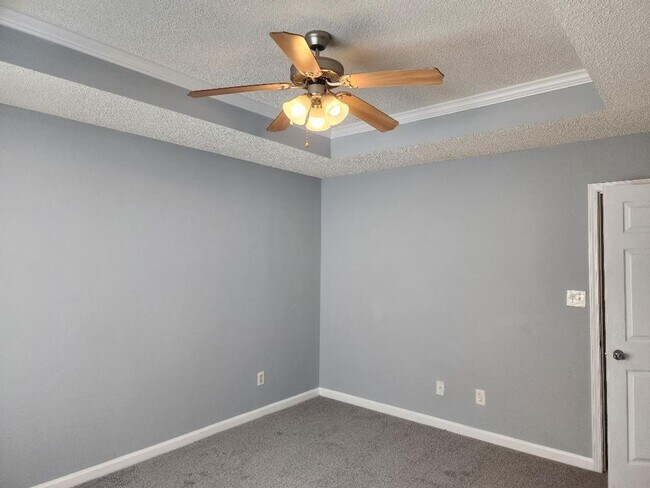Building Photo - 221 Shenandoah Dr