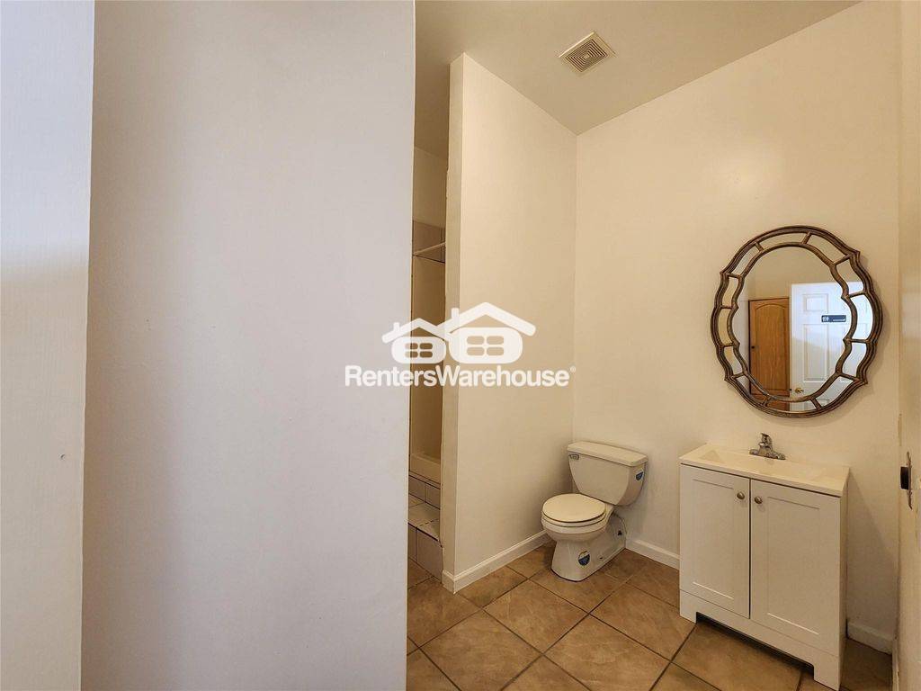 Building Photo - 5027 Creekmont Dr