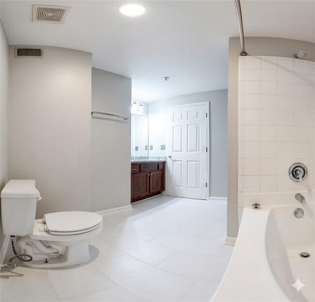 Building Photo - 2700 Pine Tree Rd NE