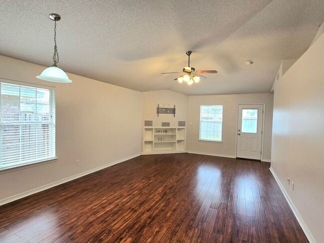 Building Photo - 6525 Tampa Dr