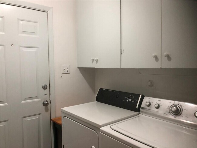 Building Photo - 7303 Grand Canyon Dr