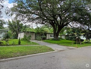 Building Photo - Charming 3-Bedroom Home with Spacious Back...