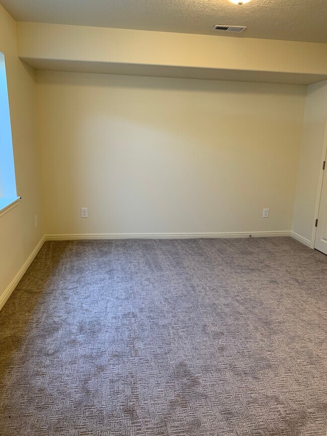 Building Photo - 123 W 7500 S