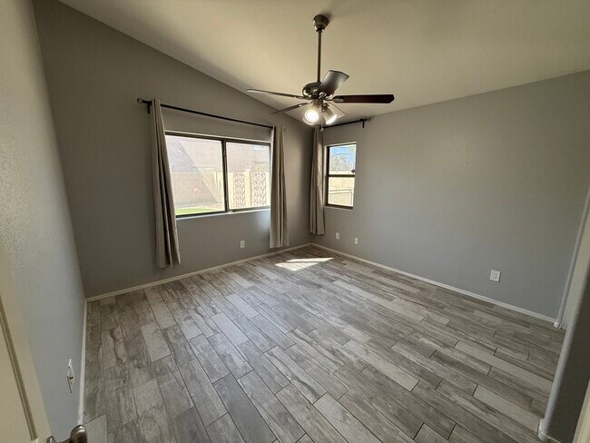 Building Photo - 3972 E Timberline Rd