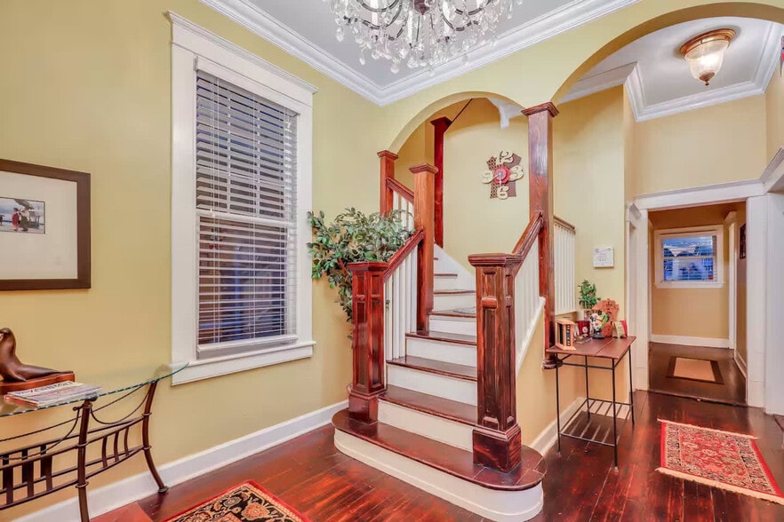 Building Photo - 524 E Duffy St