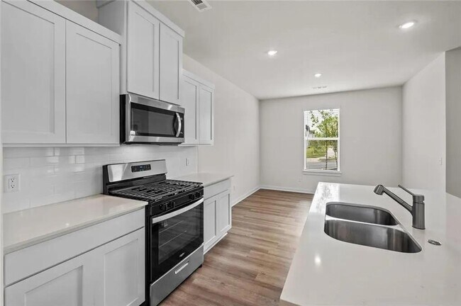 Building Photo - 283 S Neon Ave