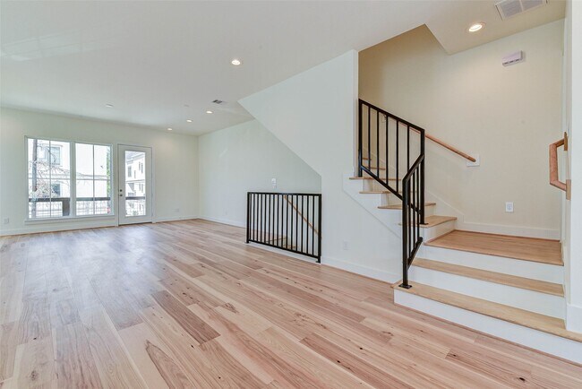 Building Photo - 2516 Ohsfeldt St