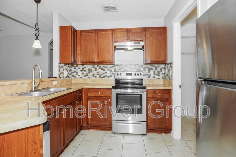 Building Photo - 20 Bressler Ln