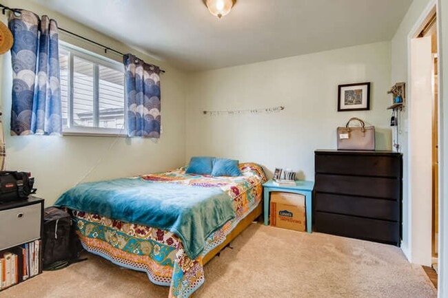 Building Photo - Great Lafayette Town Home! Great location ...