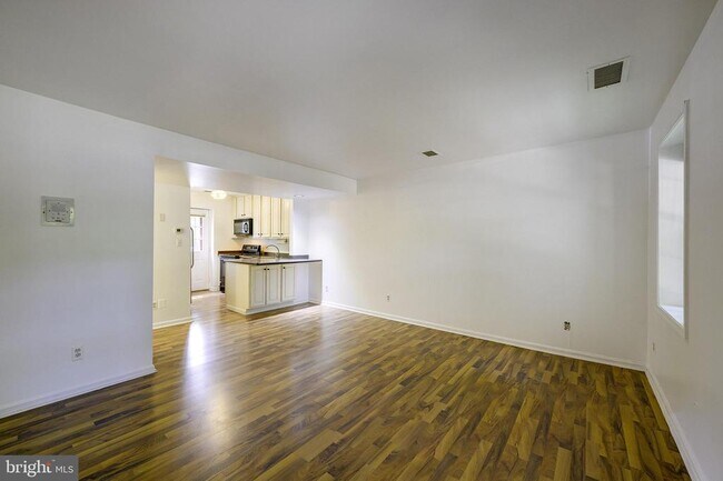 Building Photo - 1403 E Abingdon Dr