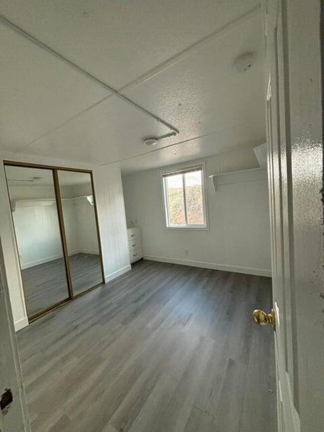 Building Photo - 2 Bed Home For Rent