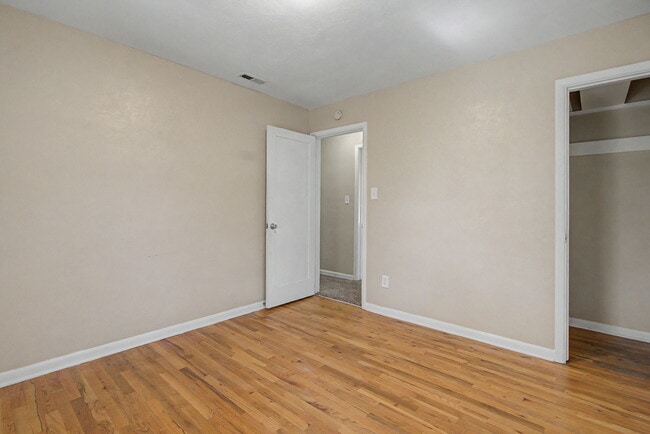 Building Photo - 1121 Cooper Ave