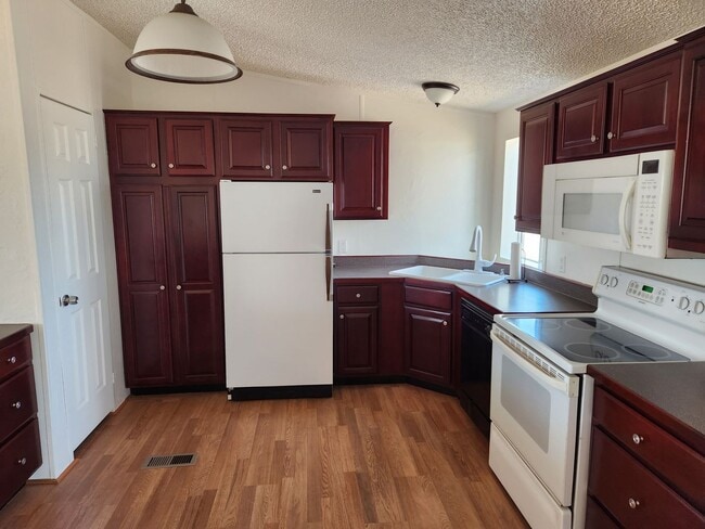 Building Photo - COMING SOON! 4-Bedroom Home in Doney Park