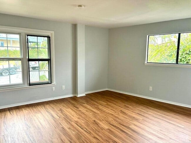 Building Photo - 25072 Alicia Dr