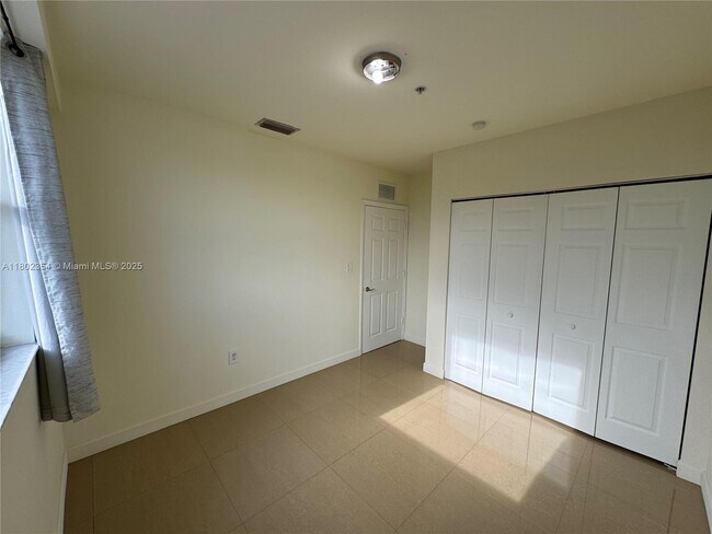 Building Photo - 529 NE 62nd St
