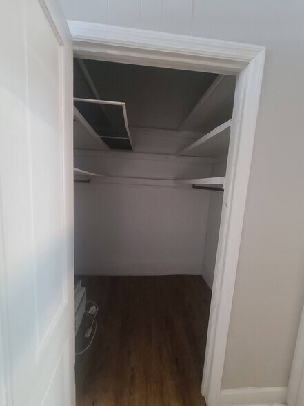 Building Photo - 318 Main St