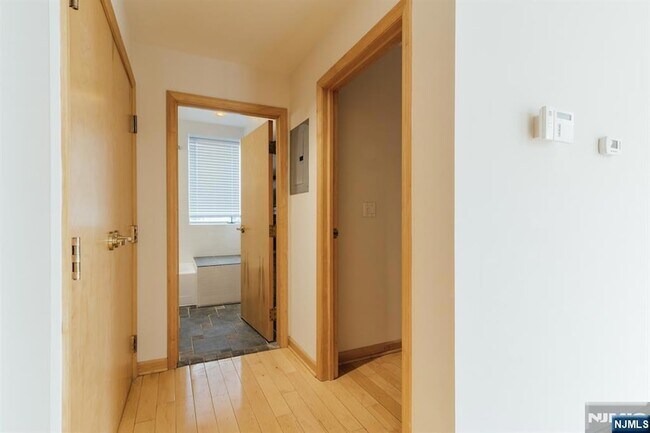 Building Photo - 30 Park Ave