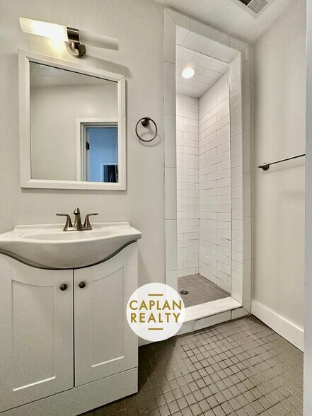 Building Photo - 324 Ashmun St