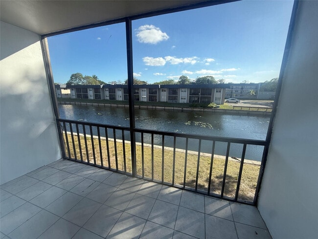 Building Photo - 7960 N Colony Cir