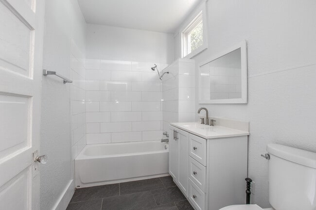 Building Photo - 330 S Woodland Blvd