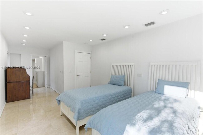 Building Photo - 1249 Biscaya Dr