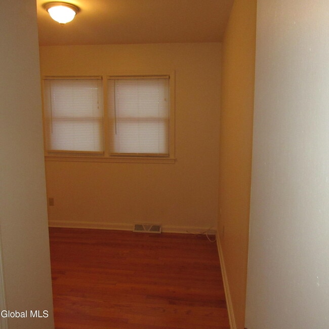 Building Photo - 34 B Commodore St
