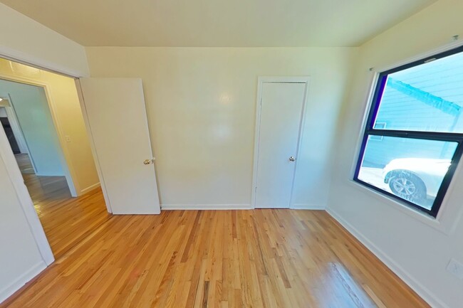 Building Photo - 4 Bedroom House ~ Close to Willamette Park...