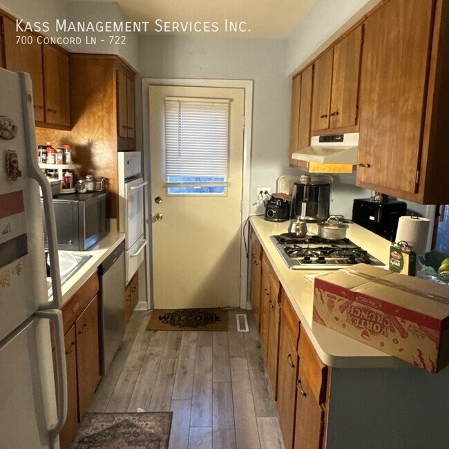 Building Photo - 700 Concord Ln