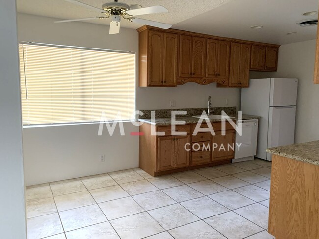 Building Photo - Three Bedroom Home in Beautiful Neighborhood