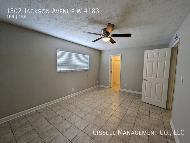 Building Photo - 1802 Jackson Ave W