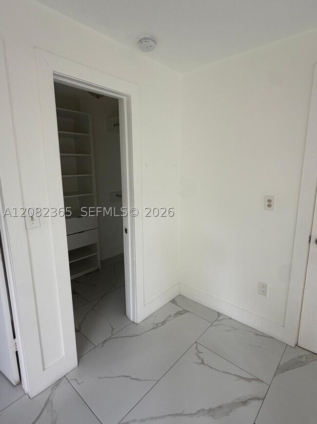 Building Photo - 2542 NE 182nd St