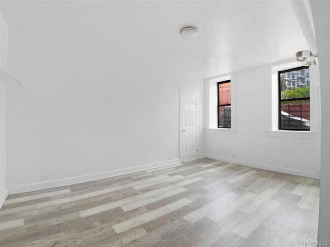 Building Photo - 762 Brady Ave