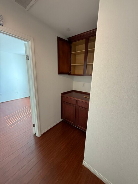 Building Photo - 9635 Woodman Ave