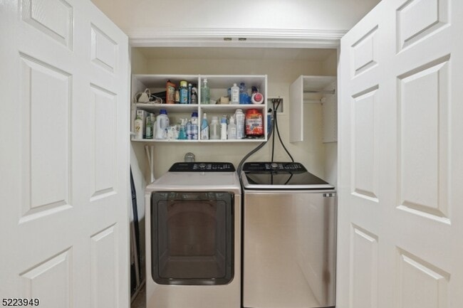Building Photo - 24 Thackeray Dr