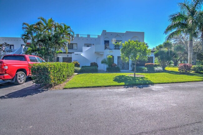 Building Photo - 3310 Europa Dr