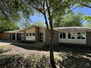 Building Photo - 640 Glen Oaks Blvd