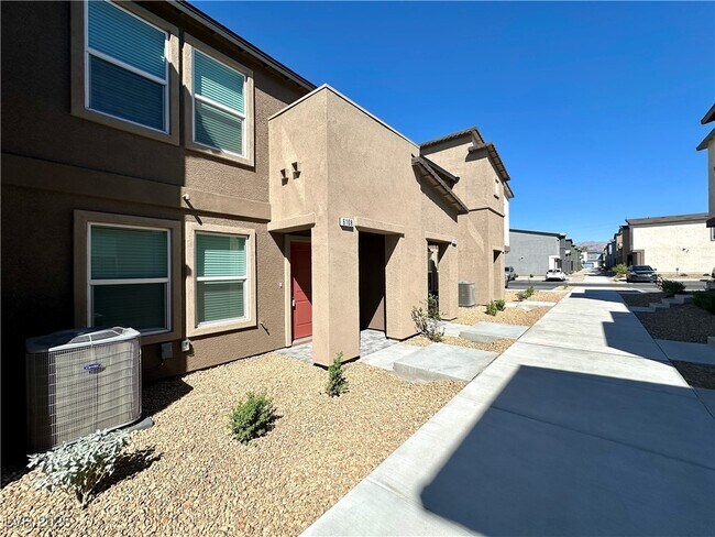 Building Photo - 6108 Hibiscus Gdn St