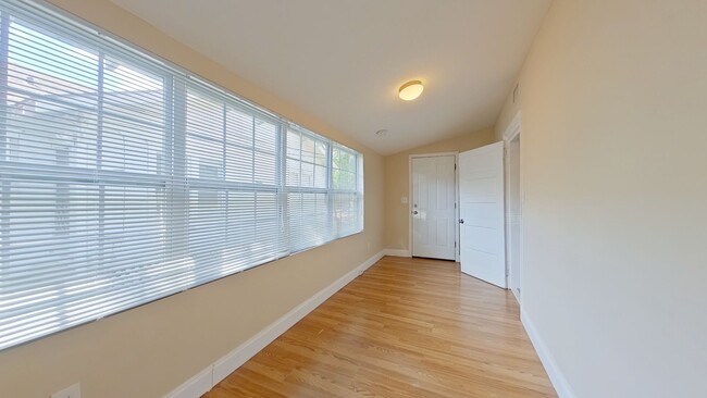 Building Photo - Beautiful 2 Bedroom Home in San Marco read...