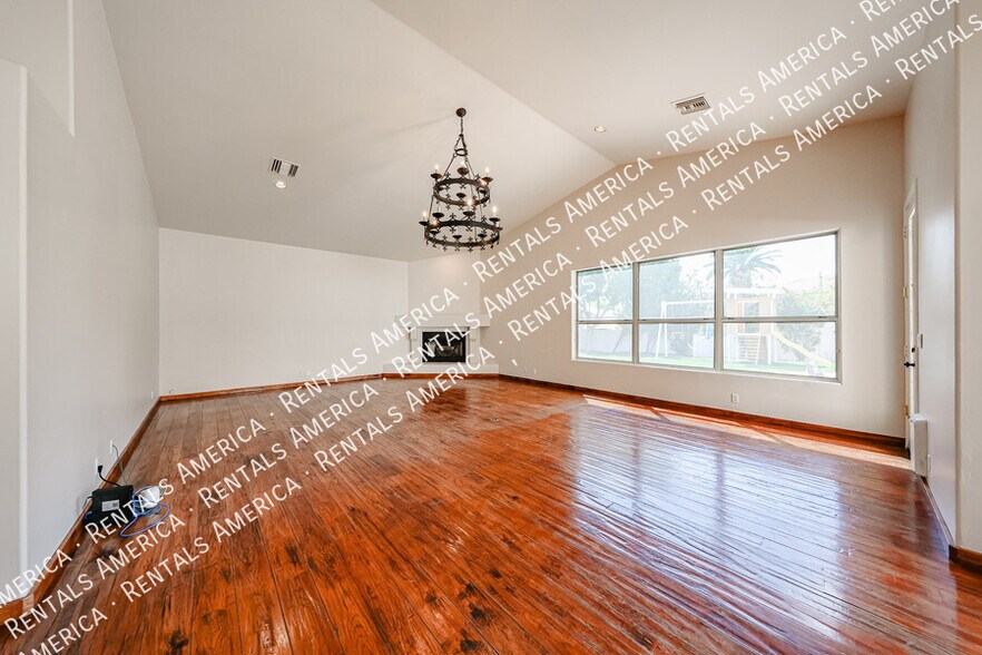 Building Photo - 3525 E Equestrian Trail