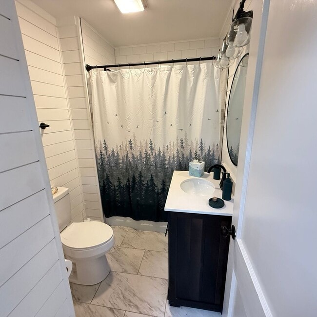 Building Photo - Your Perfect Retreat Awaits in Kingsport –...
