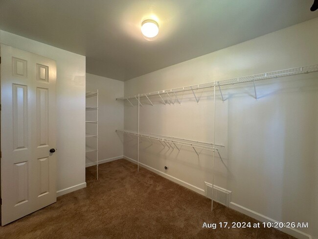 Building Photo - 10135 Ridgewood Oak Dr