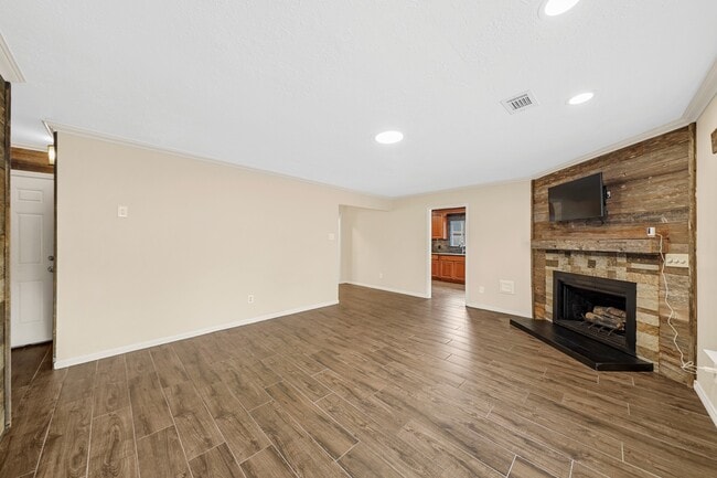 Building Photo - 2602 Cloverfield Ct