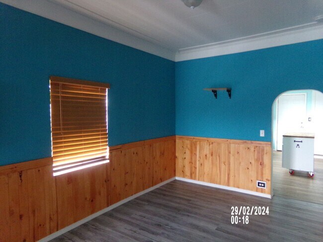 Building Photo - 4bd 1ba Home
