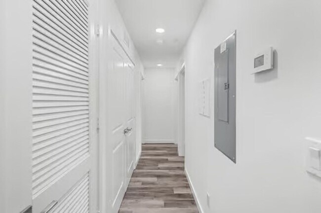 Building Photo - 3162 Oleander Ave