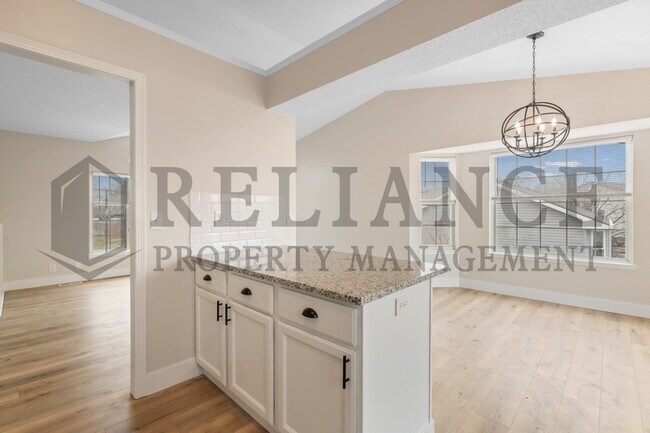 Building Photo - 215 Peachwood Dr