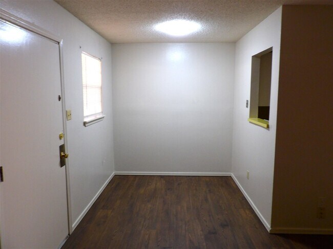 Building Photo - 1707 SW B Ave