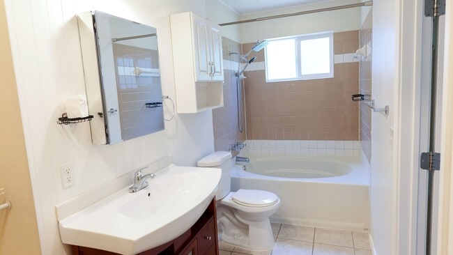 Building Photo - 6223 Avery Island Ave