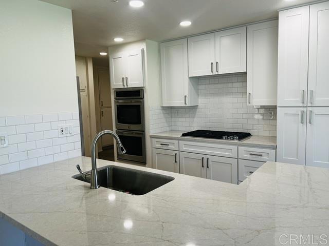 Building Photo - 2530 Navarra Dr